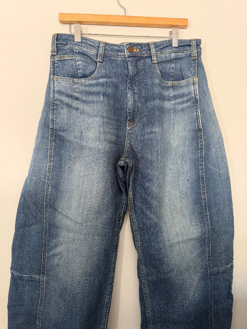 Pilcro Cropped Barrel Leg Jean